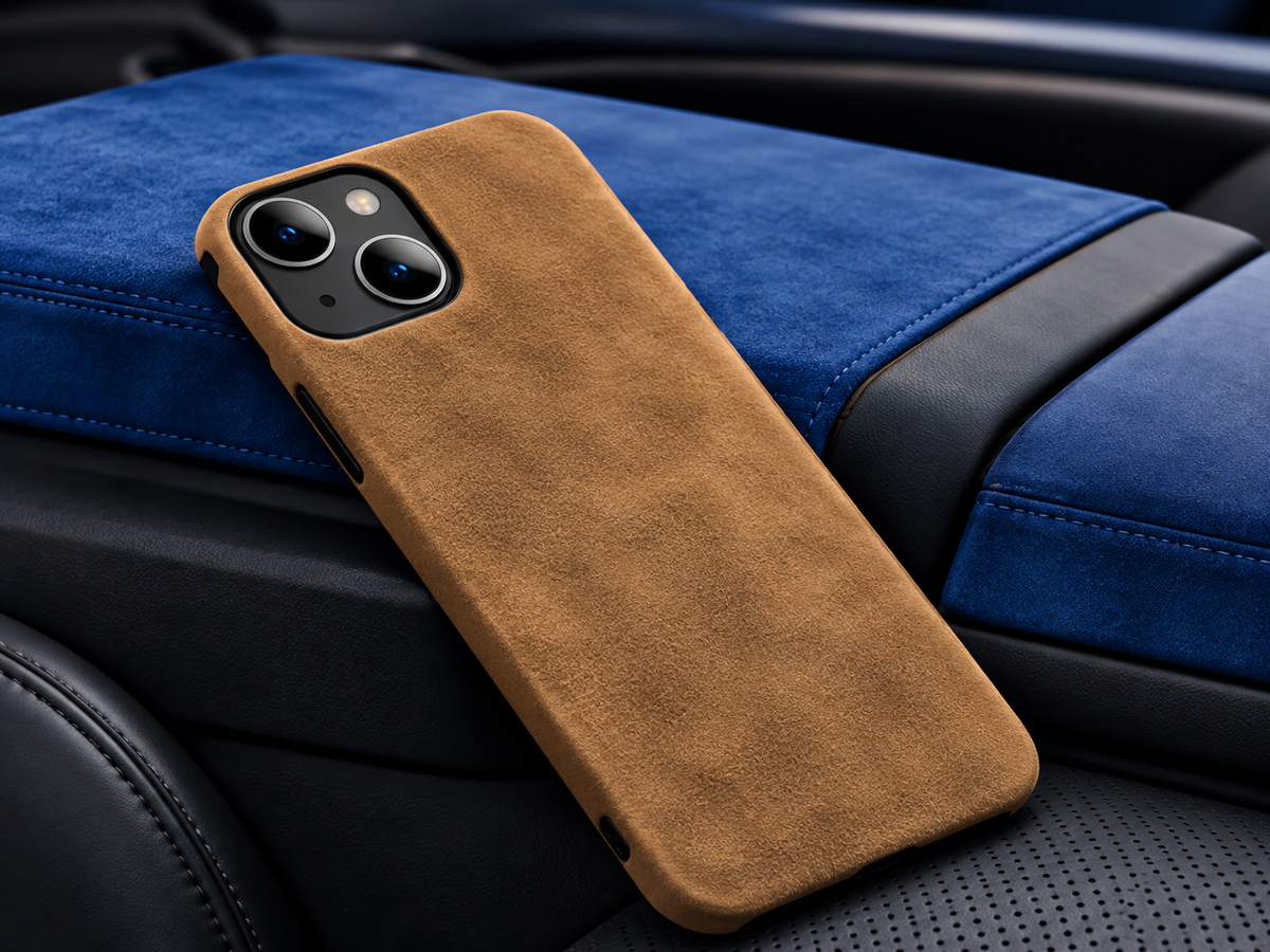 Alcántara sintética camel: funda de celular de alcántara sintética